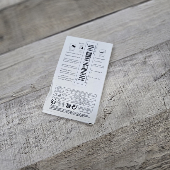 Press-on Reusable Nails in Blue Easter Floral - Picture 7 of 7